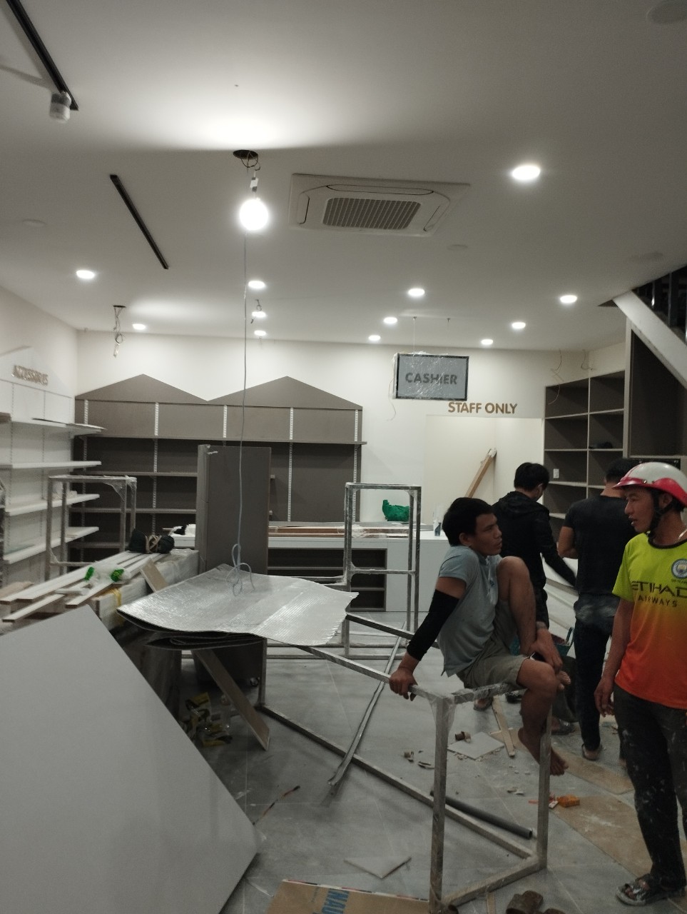 thi công thạch cao shop quần áo quận gò vấp