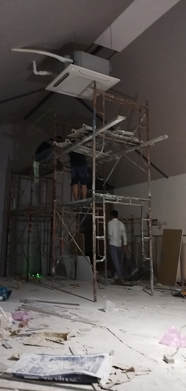 thi công thạch cao shop quần áo