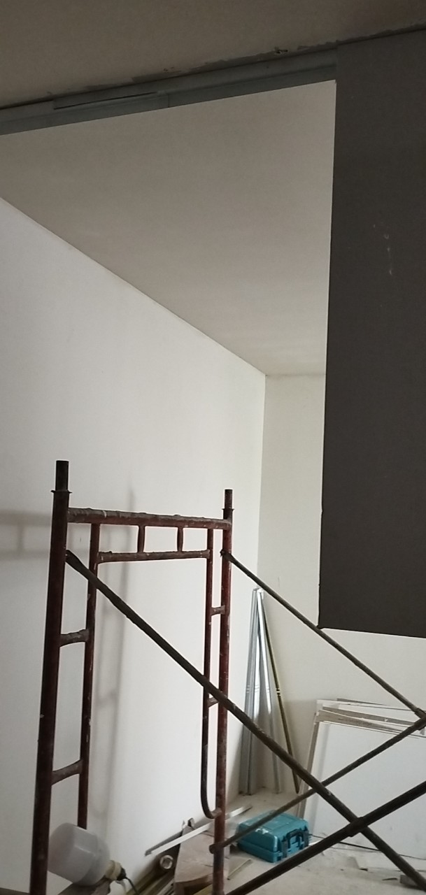 thi công thạch cao shop quần áo